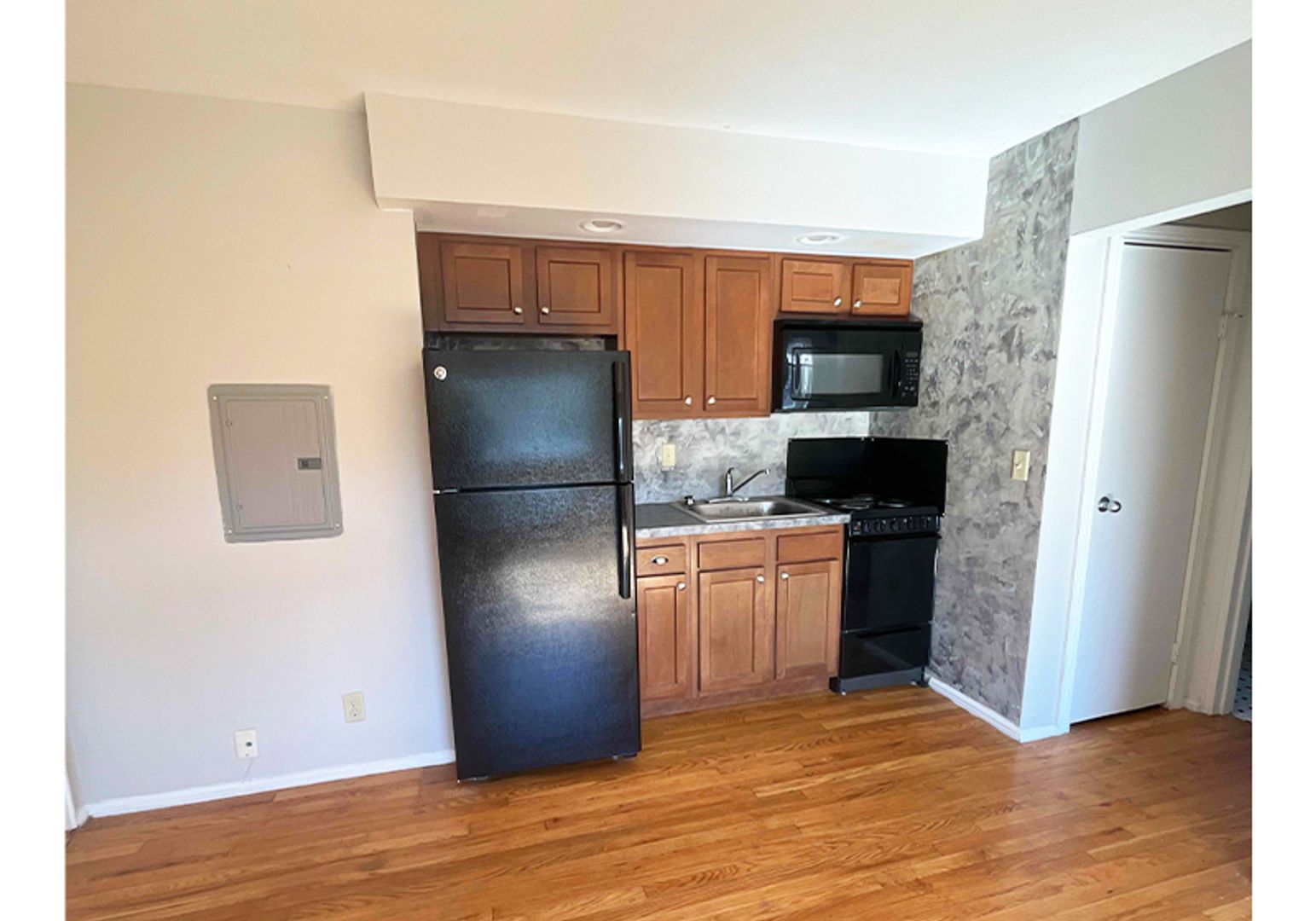 Cincinnati Apartment: 562 Lowell Avenue