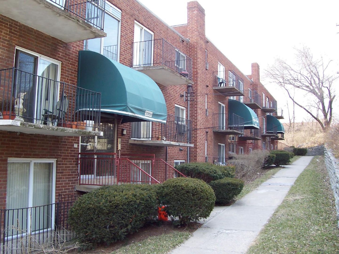 Cincinnati Apartment: 2065 Clifton Avenue