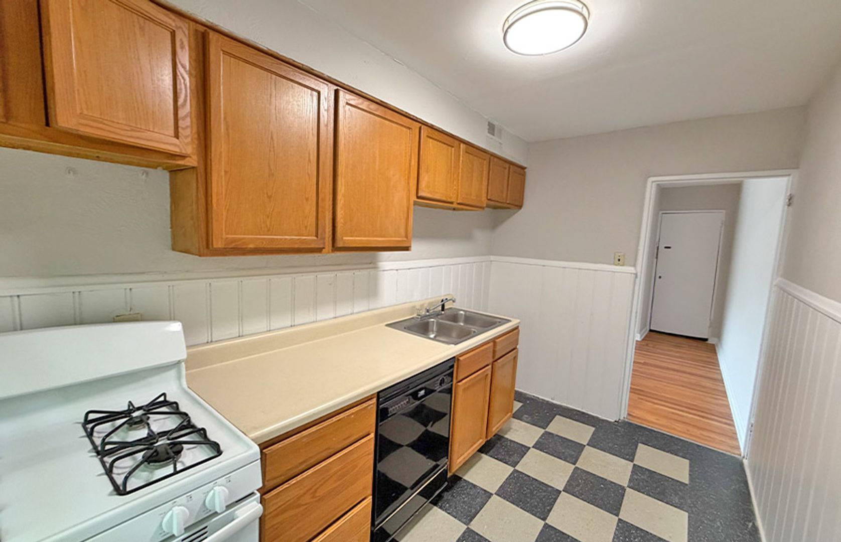 Cincinnati Apartment: 596 Lowell Avenue