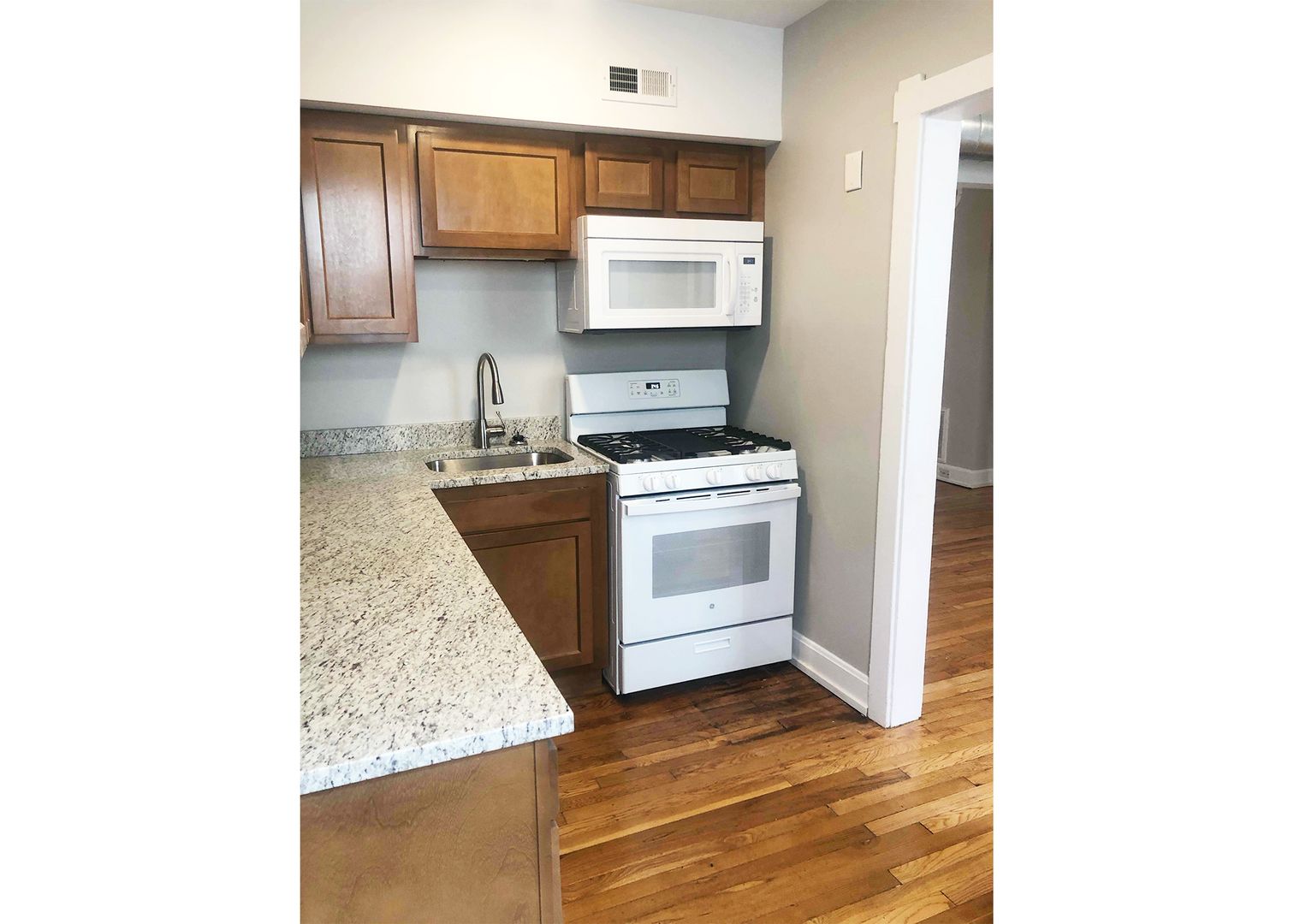 Cincinnati Apartment: 3404 Whitfield Avenue