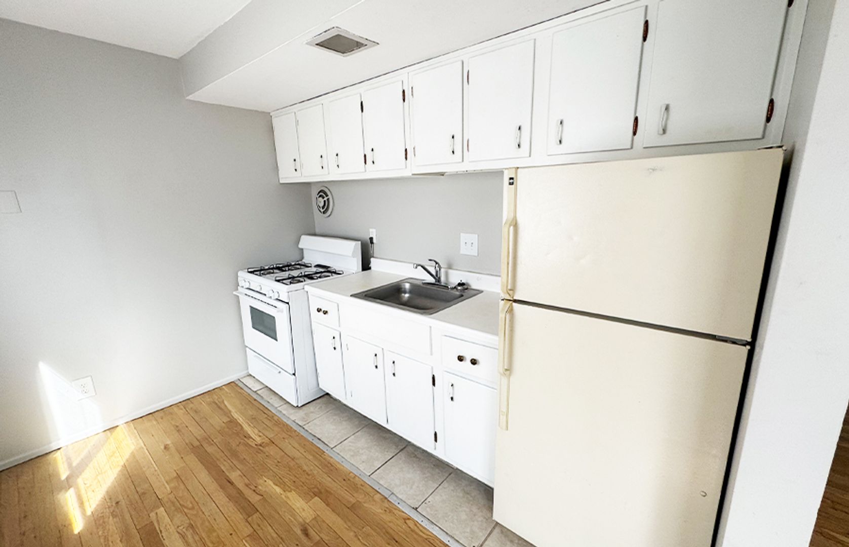 Cincinnati Apartment: 860 Beecher Street