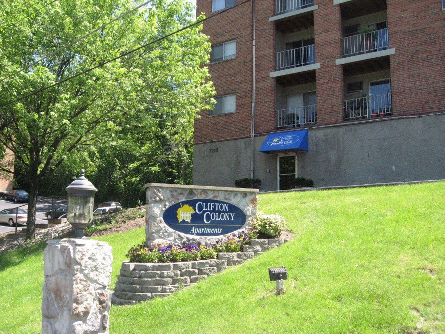 Cincinnati Apartment: 714 Clifton Colony Dr