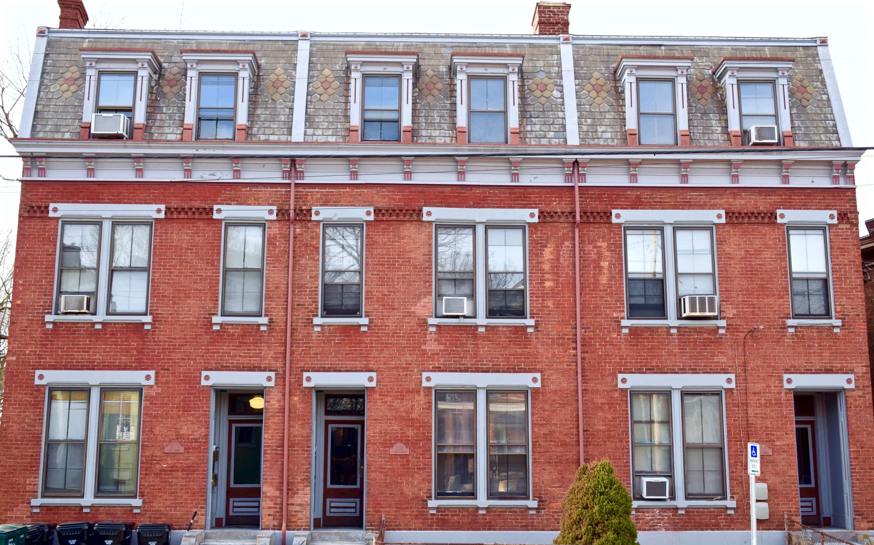 Cincinnati Apartment: 2215-2217-2219 Ohio Avenue