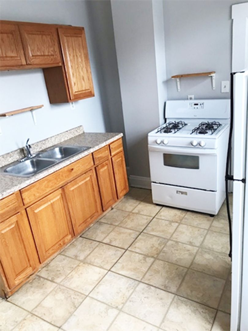 Cincinnati Apartment: 2831-2833 Glendora Avenue