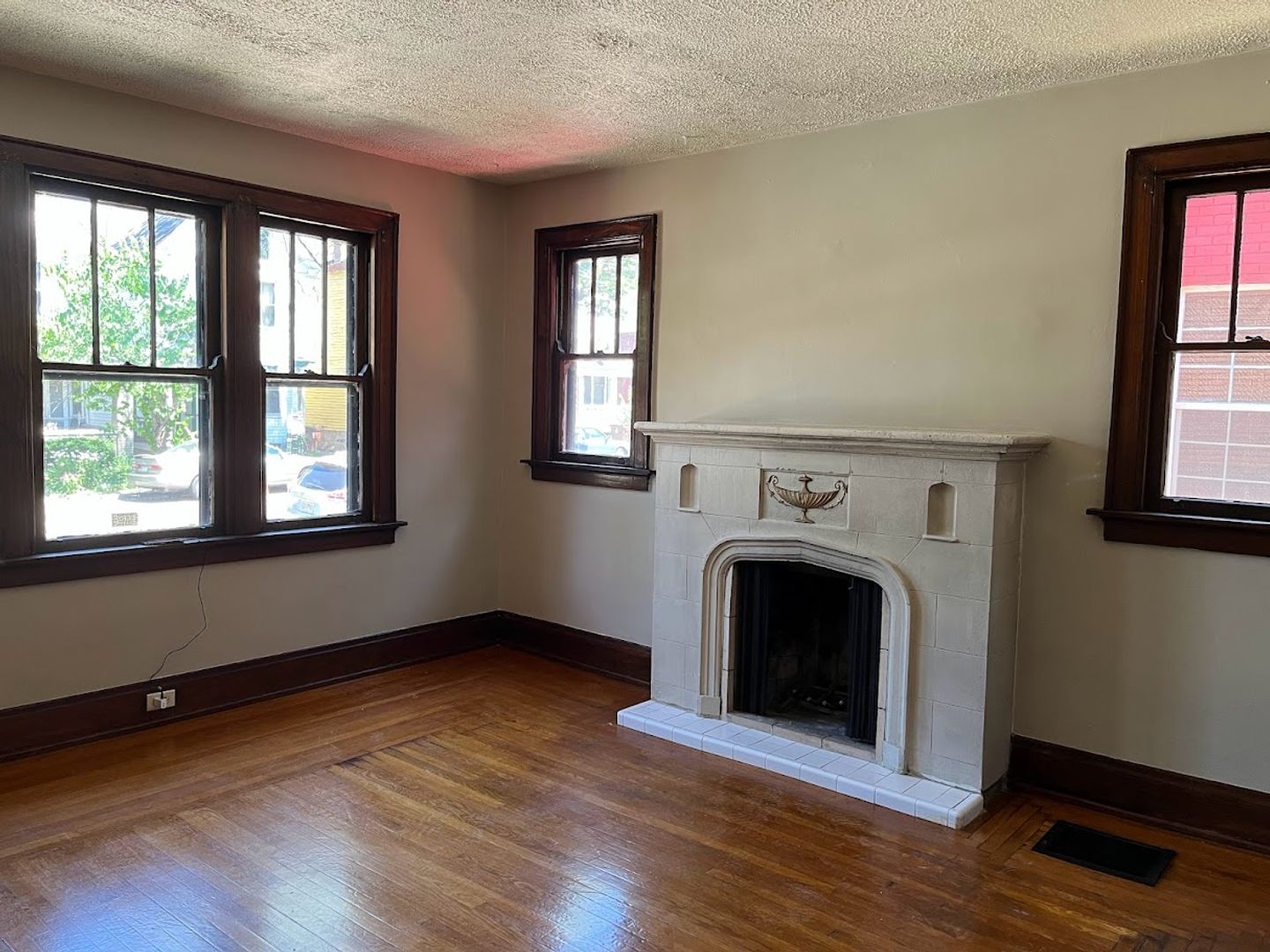 Covington Apartment: 2021 Scott Boulevard