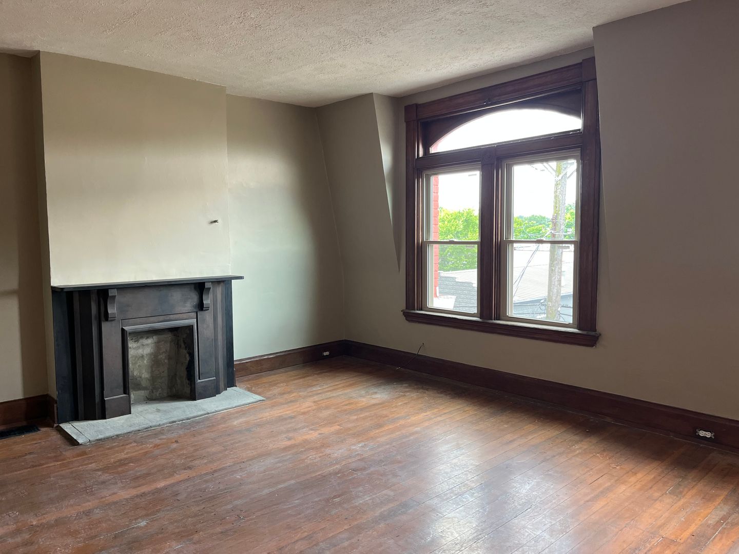Covington Apartment: 10 East 16th Street