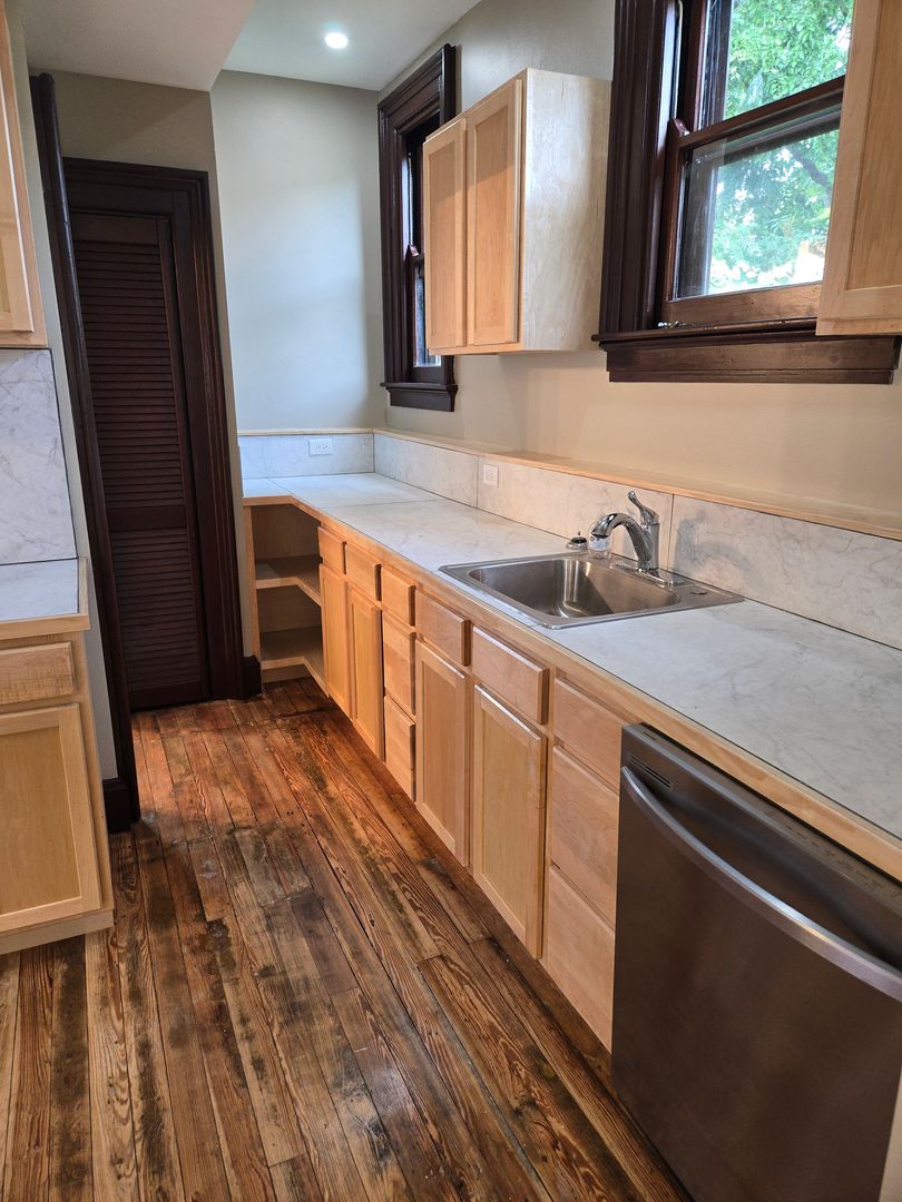 Covington Apartment: 1927 Scott Boulevard