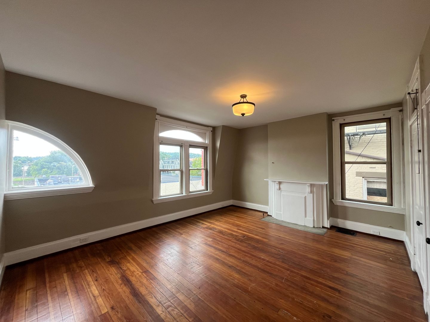 Covington Apartment: 8 East 16th Street