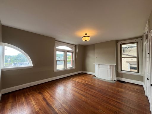Charming 1 Bd Apt steps from shopping, restaurants and public transportation – photo 1
