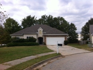 725 Old Stone Ct: 3BD / 2BA Ranch Home on Level Lot in Cul-de-sac with Patio. Garden Tub and Separate Shower in Master Bath. Convenient to I-75 access and Hudson Bridge/Eagles Landing. Available AUG 2026! – photo 1