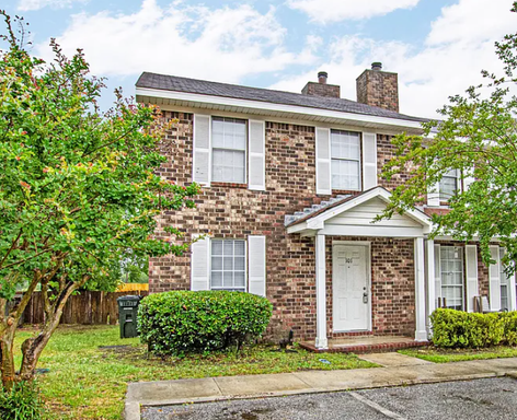 **ASK HOW YOU CAN MOVE IN WITH NO SECURITY DEPOSIT** 101 Sandlewood Dr - Available NOW! 3BD, 1.5BA Townhouse in Summerville, SC. Convenient to HWY 78 and I26! – photo 1