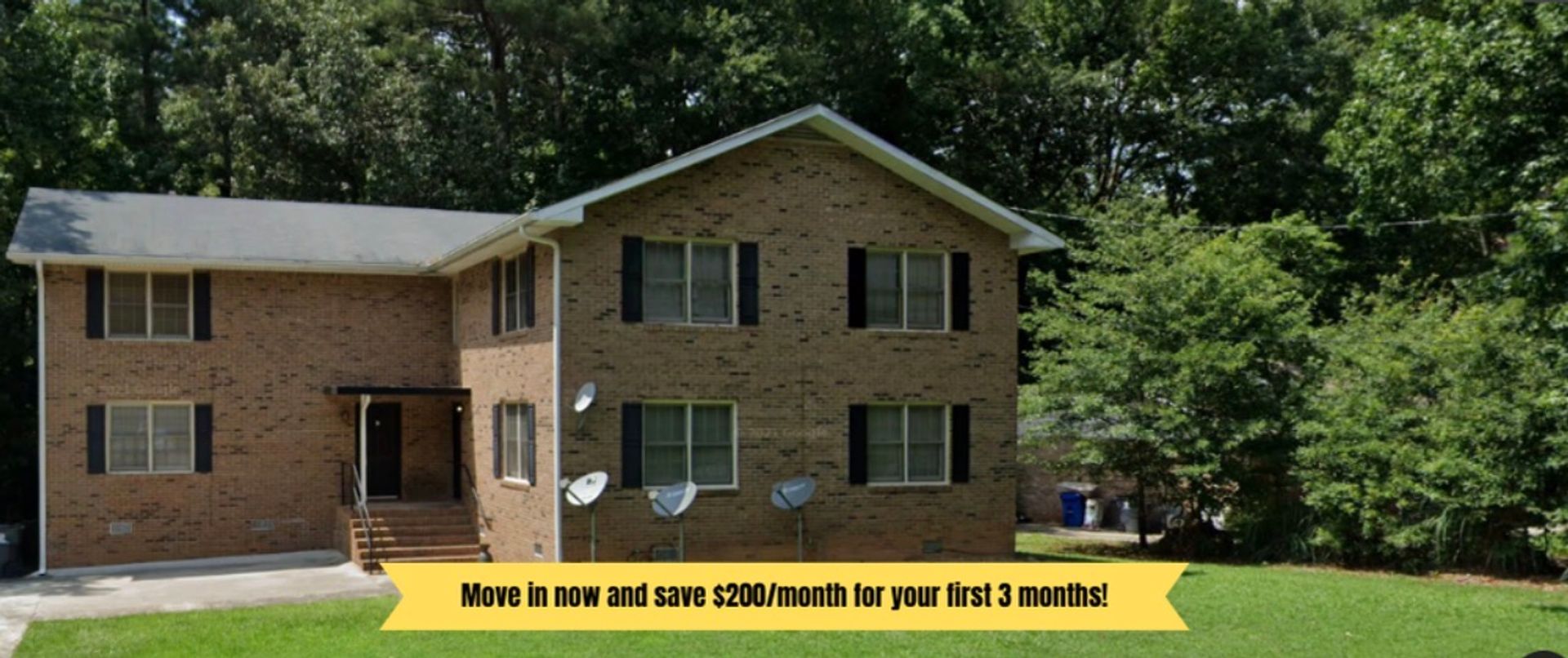 Fayetteville House: 90 E Meadowbrook