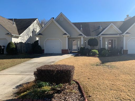 30 Courtyard Ln: 2BD / 2BA Townhouse With Plenty of Privacy but Close to Everything Newnan has to Offer! Great location for Shopping, Restaurants, and Easy Access to I-85! AVAILABLE NOW! – photo 1
