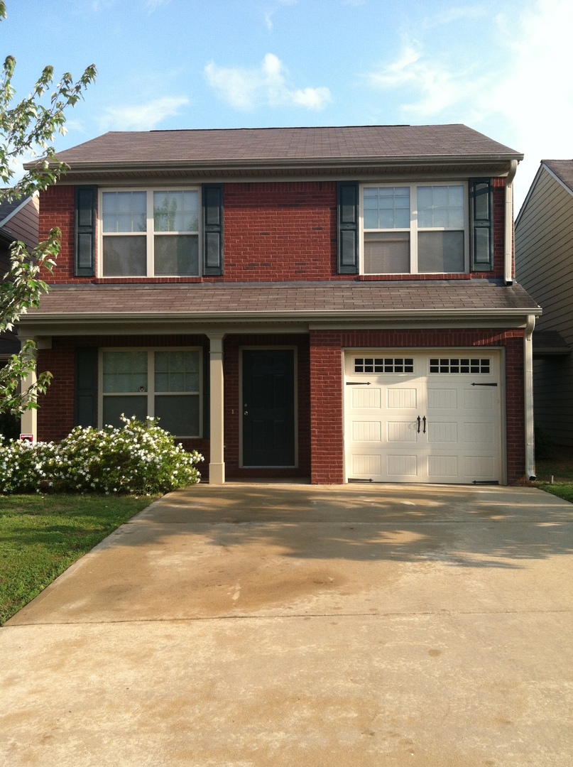 Fairburn House: 306 Lauren Drive