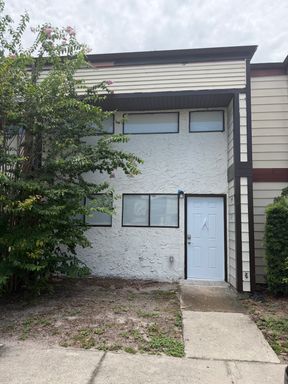 Newly renovated 1 Bedroom/1.5 Bath Townhome in central Orlando. – photo 1