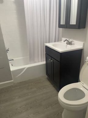 No Fee July Renovated Sunny Studio With Stainless kitchen Heat hw Inc No Fee Students ok. – photo 1