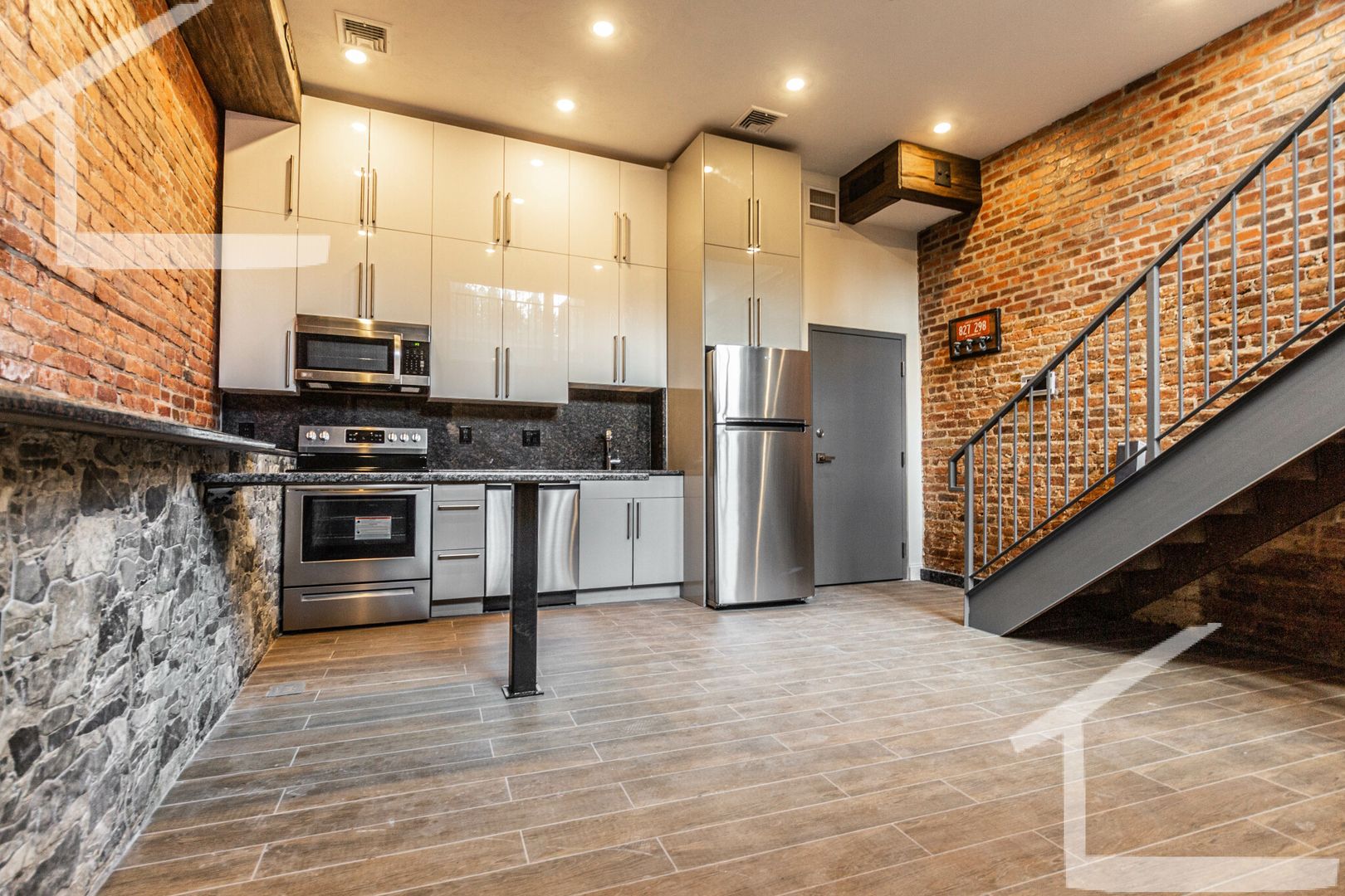 Brookline Condo: 1033 Commonwealth Ave