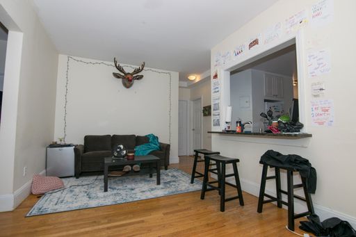 BROOKLINE 4 BED/1.5 BATH RIGHT ACROSS FROM B.U.!!!! – photo 1