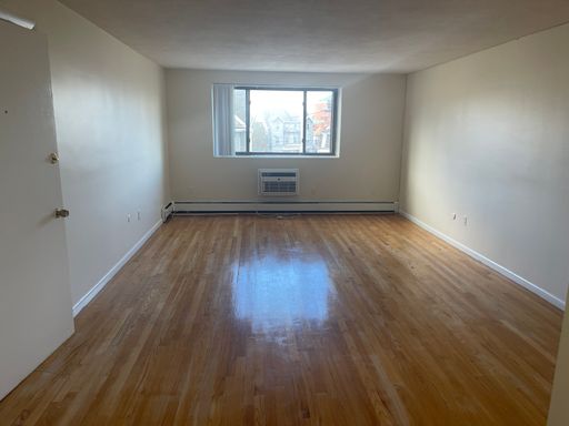 Packards Corner HUGE 1 bed, AC, Dishwasher HW floors Lots of Closets! Now or 9.1 FREE MONTH – photo 1