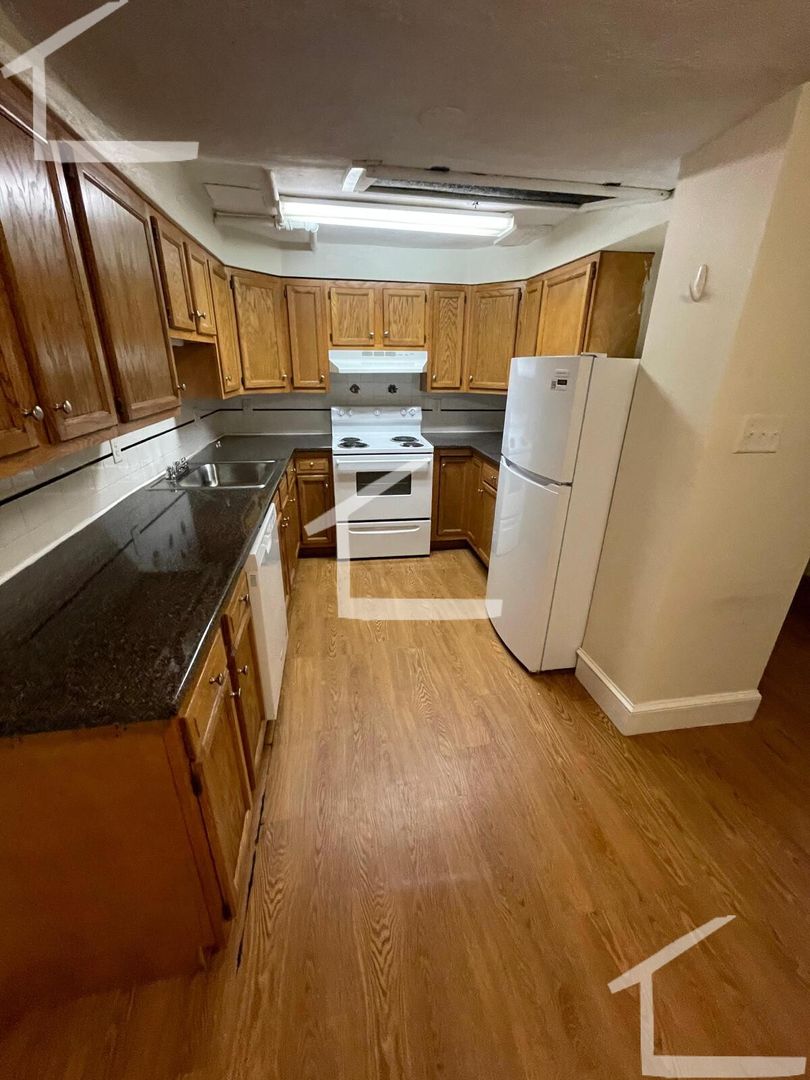 Boston House: 33 Lancaster Terr