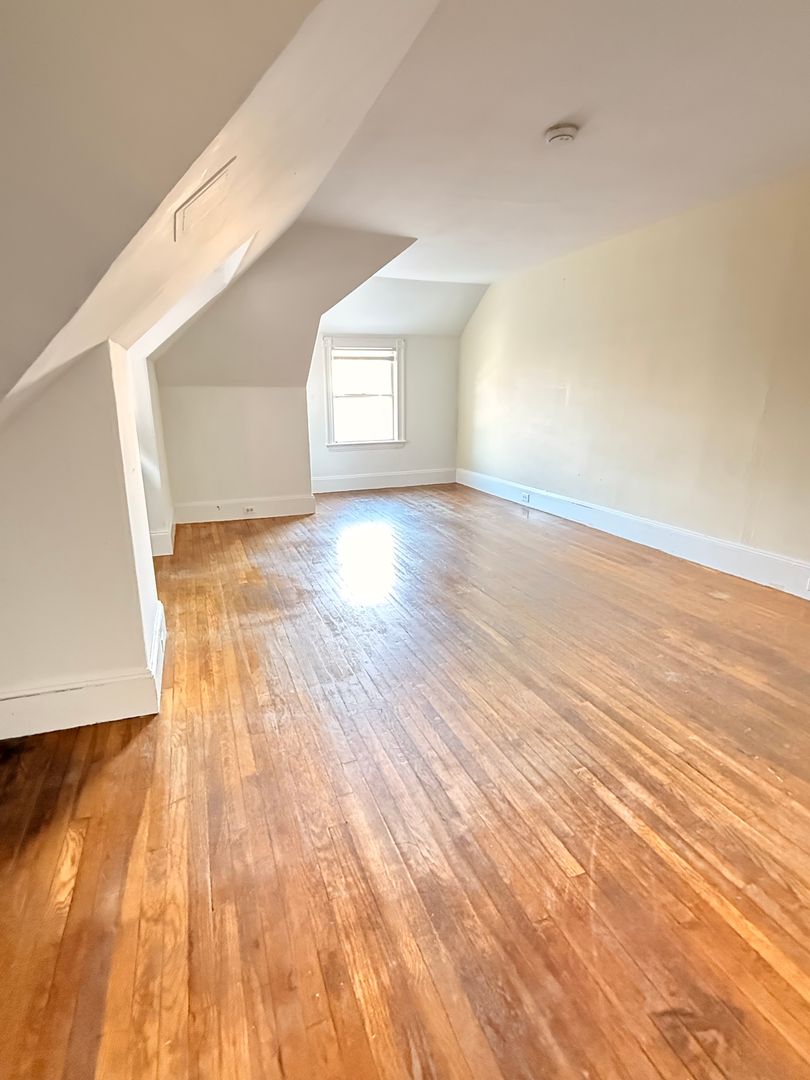 Boston Condo: 8 Quint Ave