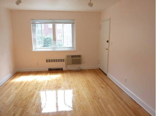 Heat, Hot Water Included, Parking Included. – photo 1