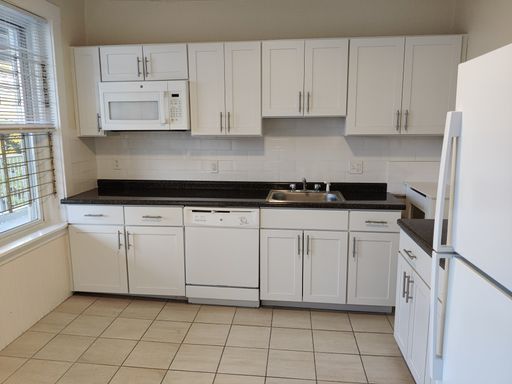 No Brokers fee, Large Renovated Unit in Allston. 4 bed. 2 Full Bathrooms. Central Heat, Laundry, Eat-in Kitchen, Balcony – photo 1