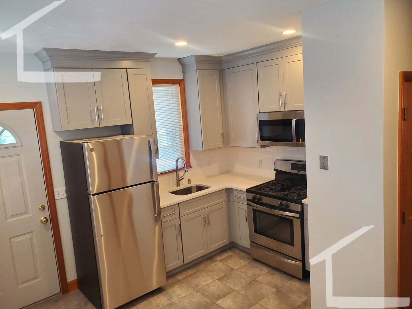 Boston House: 14 Dighton St