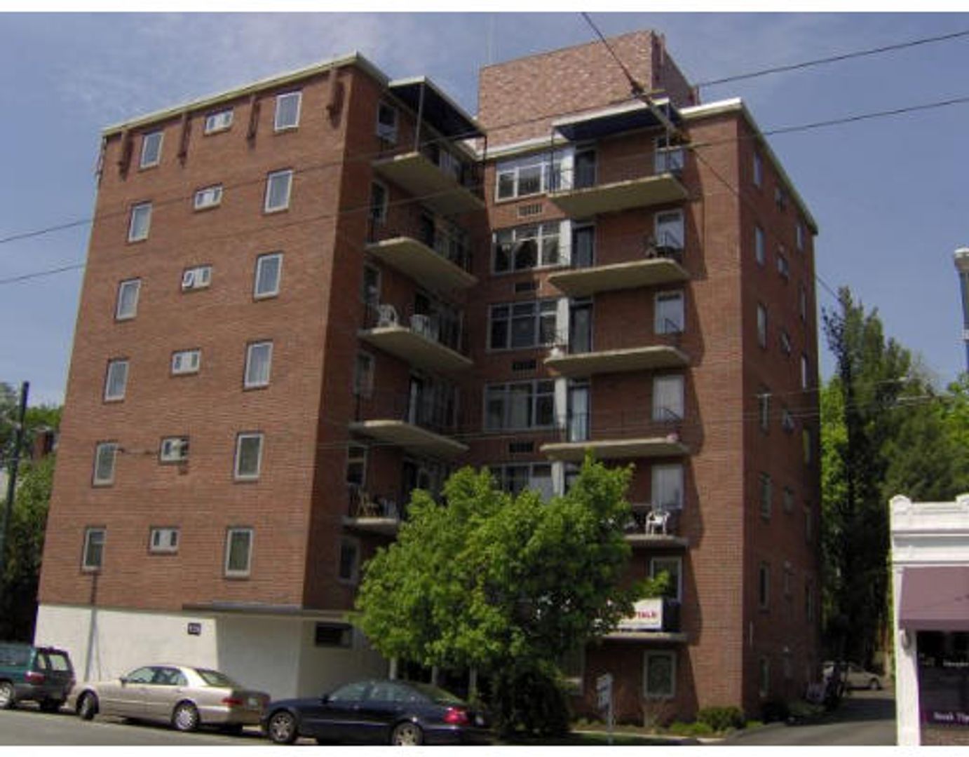 Belmont Condo: 125 Trapelo rd