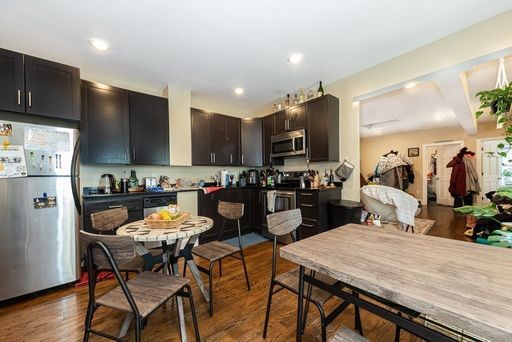 In-Unit Washer and Dryer, Fully Renovated Unit in Mission Hill – photo 1