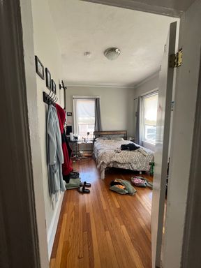 No Brokers Fee, Eat-in Kitchen, Large bedrooms, Laundry on a Site – photo 1