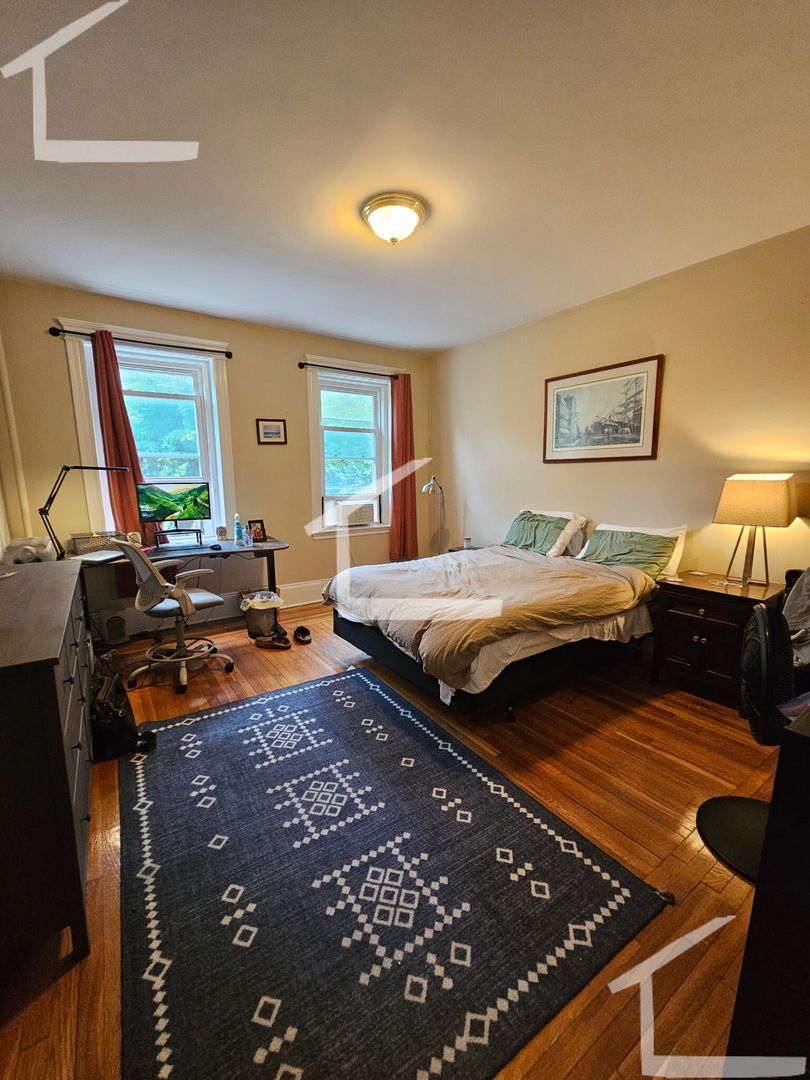 Brookline Condo: 5 Euston