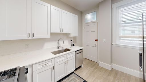 NO BROKER FEE! GORGEOUS ALLSTON 3 BED WITH IN-UNIT LAUNDRY, PARKING – photo 1