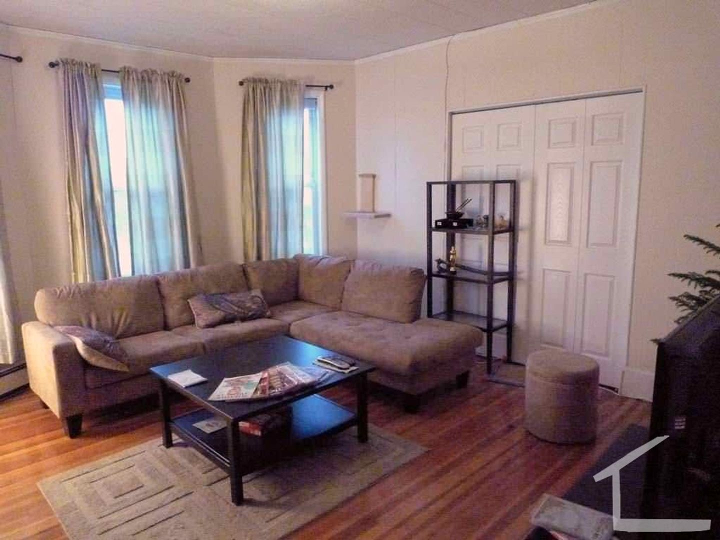 Boston House: 437 Washington St