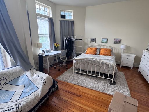 Gorgeous studio filled with Sun and dishwasher