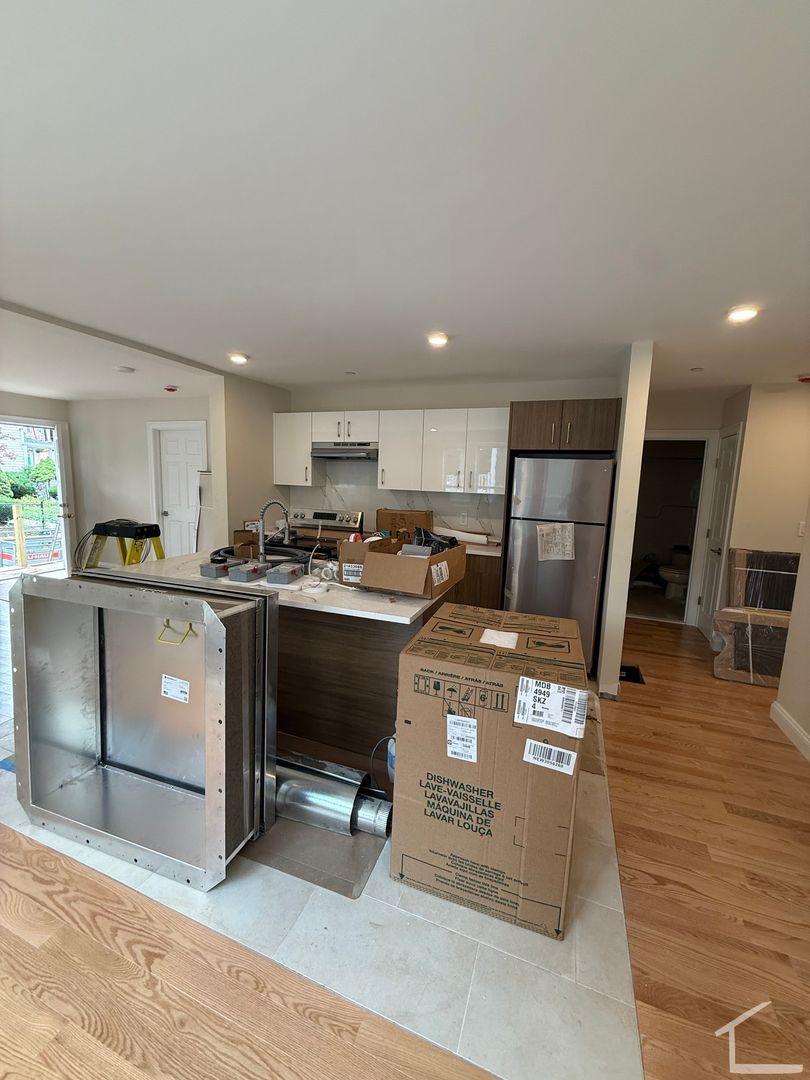 Boston Townhome: 64 Ashford St