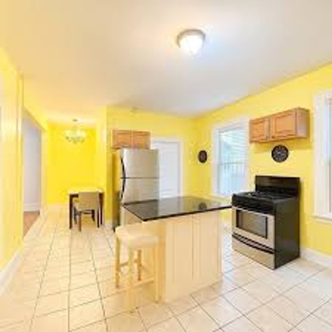 Boston Condo: 6 Bucknam St