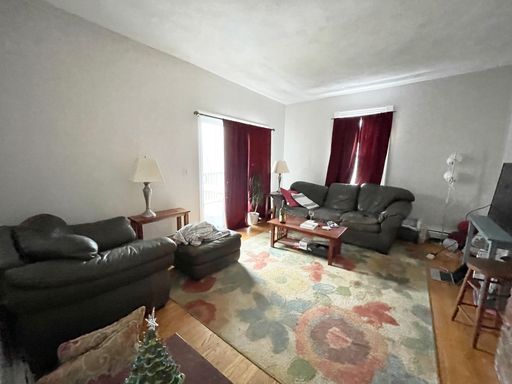 Top-Floor 4BR w/ Balcony | Mission Hill | Student OK | 9/1