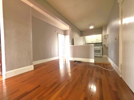 Packard's Corner Area of Allston. Heat and Hot Water Included, Laundry on a Site, Eat-in Kitchen – photo 1