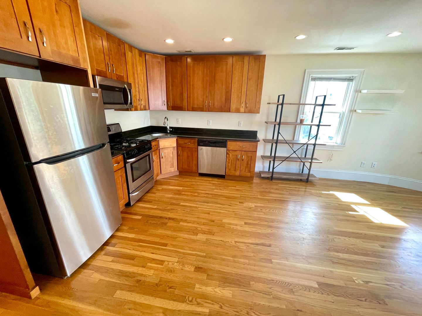 Allston Townhome: 85 linden st