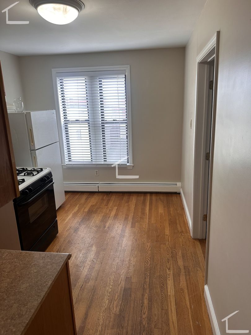Roxbury House: 3-2 Chesterton St, #2