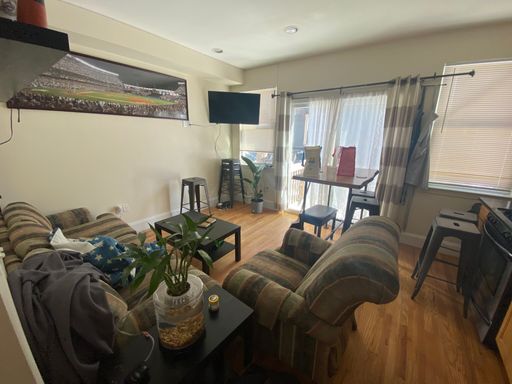 VERY NICE MISSION HILL 3 BED/2.5 BATH TOWNHOUSE W/ CENTRAL AIR, PARKING, IN-UNIT LAUNDRY – photo 1
