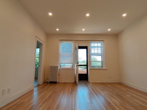 No Brokers Fee, Heat, Hot Water Included, Eat-in Kitchen, Laundry on a Site, Balcony, Parking for Rent
