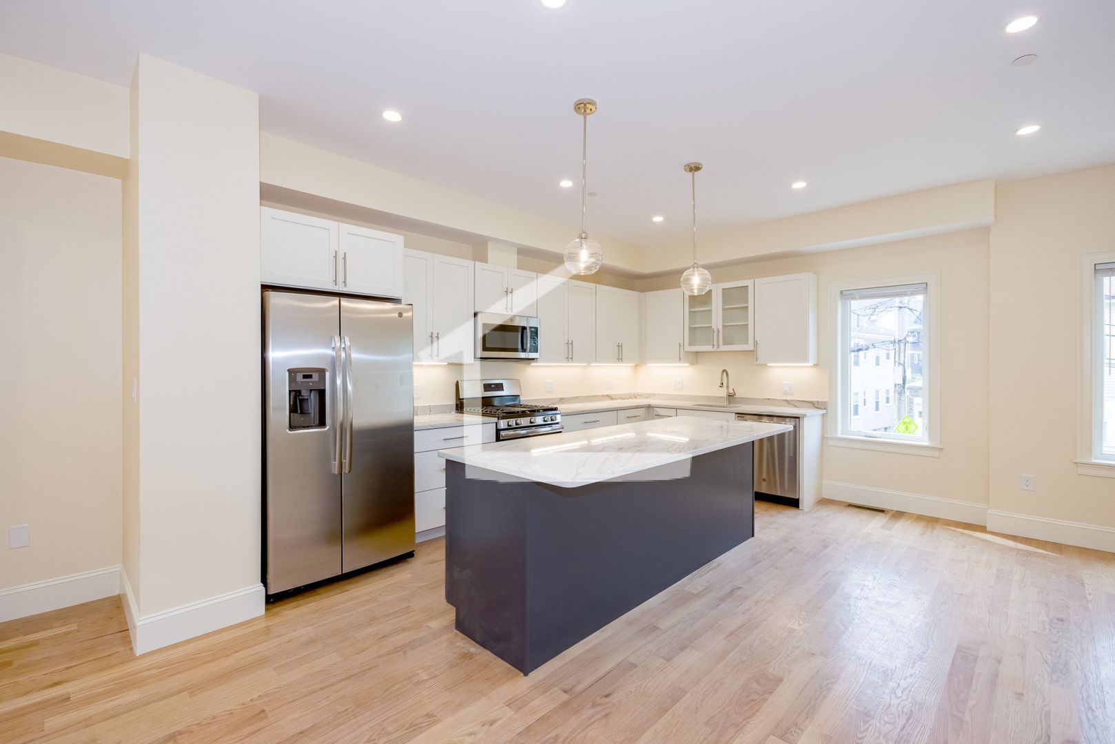 Boston Townhome: 2 Cufflin St