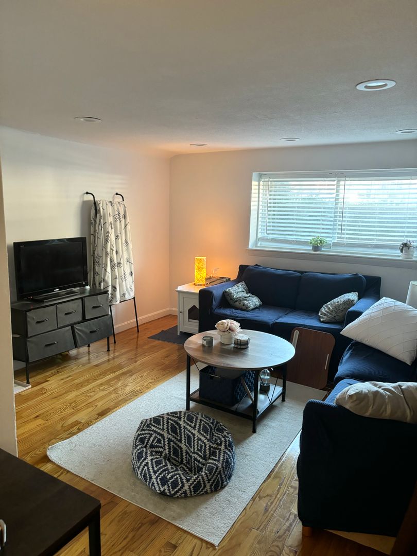 Boston Condo: 21 Euston Rd