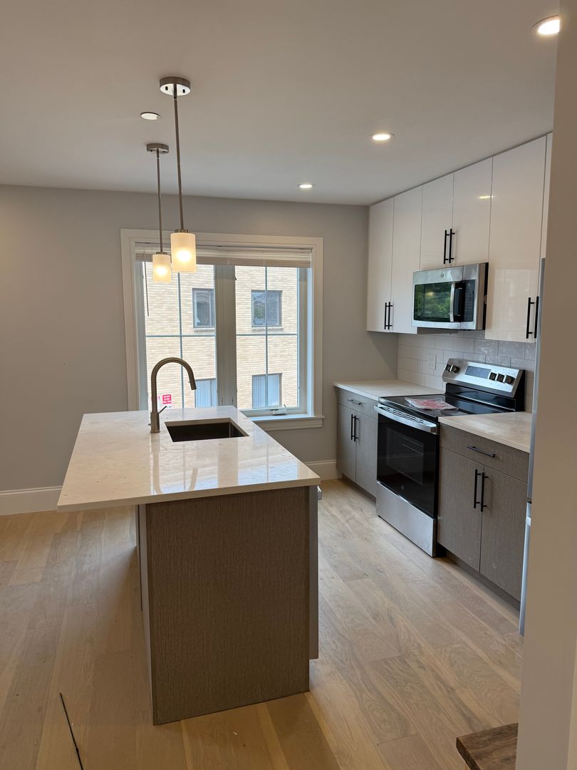 Boston Condo: 425 Market St