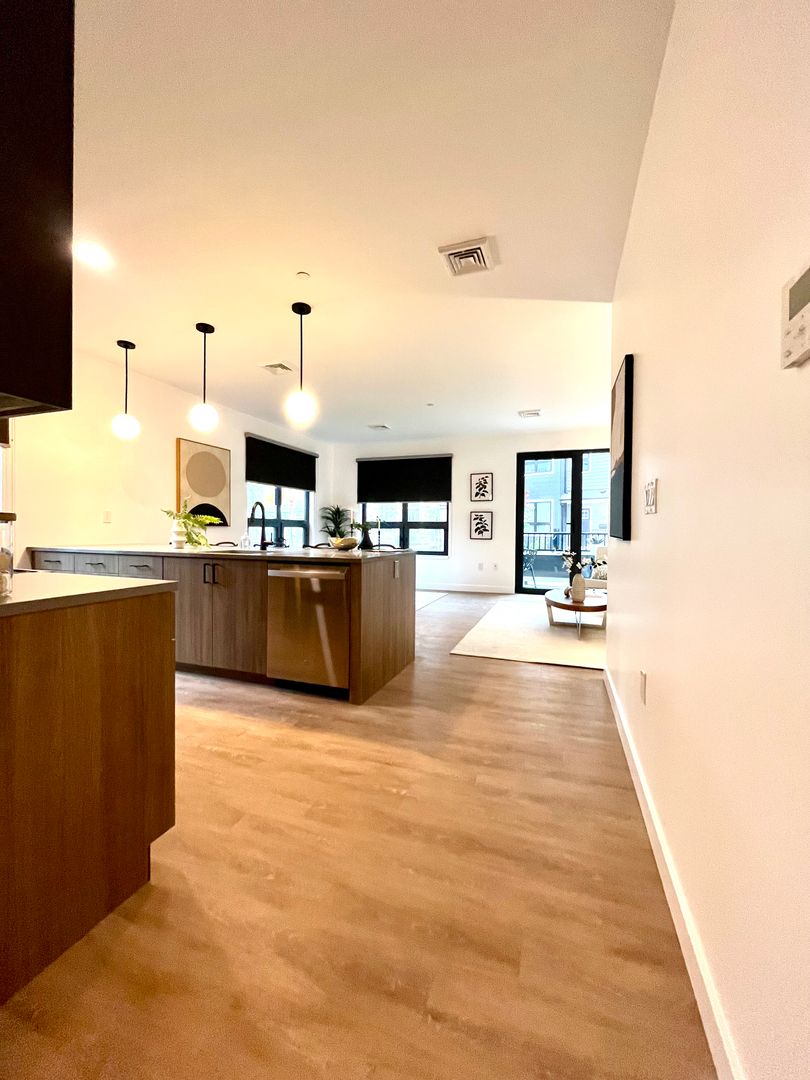 Boston Condo: 197 Gardner St