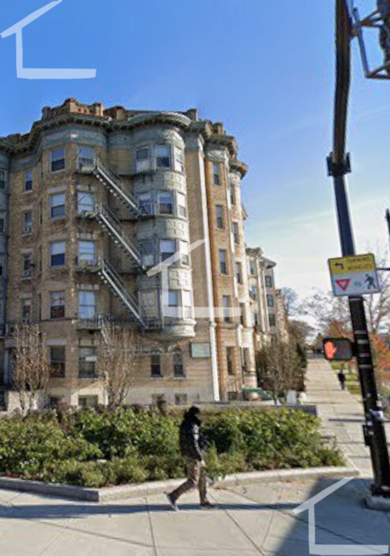 Boston House: 879B Beacon St.