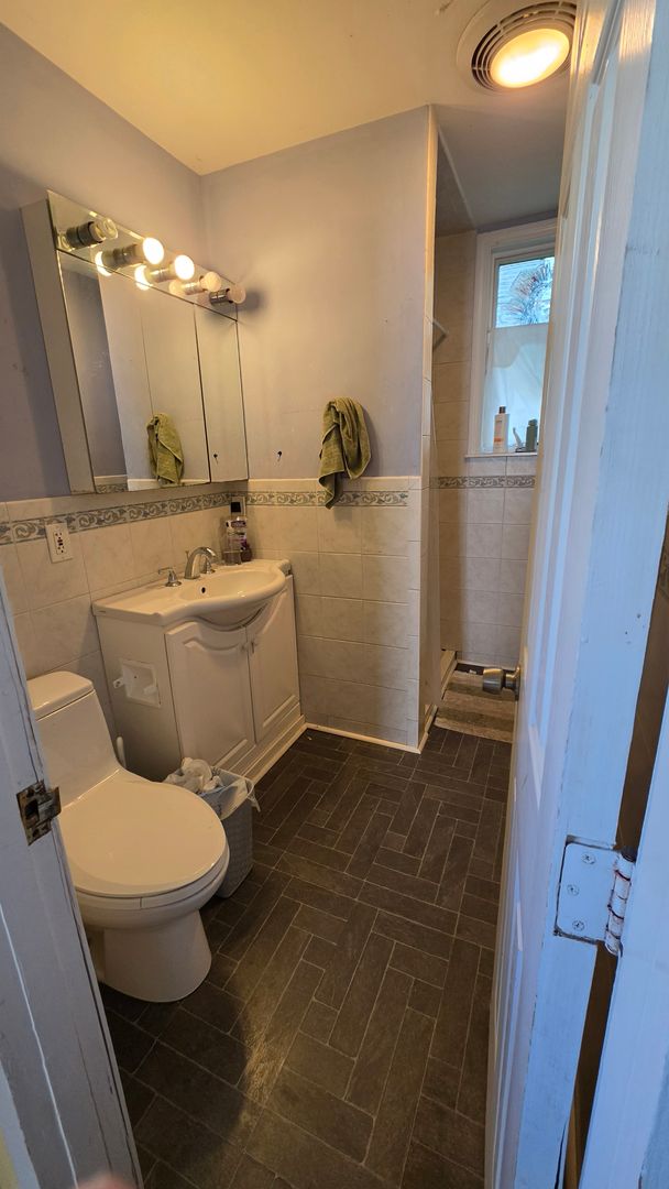 Boston House: 7 Ashford Ter