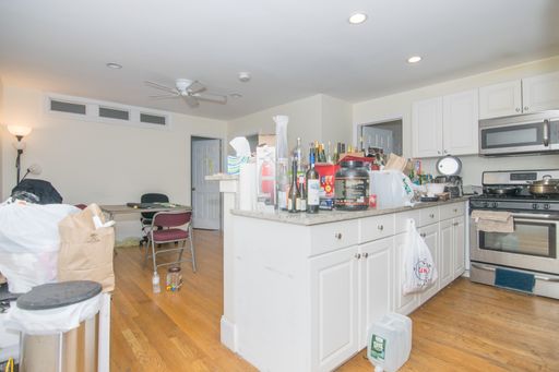 Brookline 3 Bed w/ Heat & Hot Water Included – Cats OK – photo 1